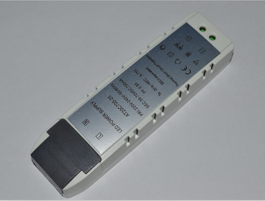 80W σταθερός τρέχων οδηγημένος οδηγός 120V 2400Ma, οδηγημένη παροχή ηλεκτρικού ρεύματος λουρίδων εναλλασσόμενου ρεύματος συνεχές ρεύμα 24V