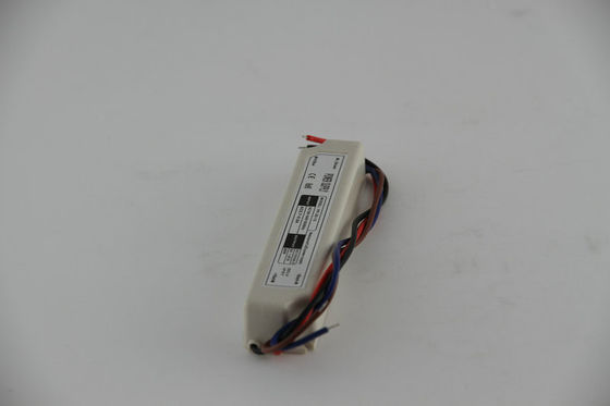 Οδηγός των υψηλών φωτεινότητας 12V 20W σταθερών οδηγήσεων τάσης αδιάβροχος με το καθολικό εναλλασσόμενο ρεύμα